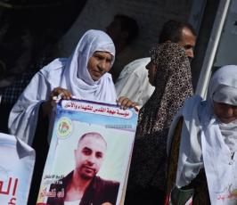 مهجة القدس تنظم وقفة احتجاجية أمام الصليب الاحمر تضامنا مع الاسرى المرضى