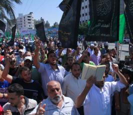 آلاف الفلسطينيين يخرجون نصرة للرسول محمد بغزة