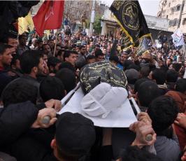 بالصور:جماهير غفيرة تشيع شهيدي الغارة الصهيونية على بلدة بيت حانون