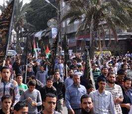 جماهير في المسيرة
