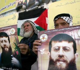 شباب وشيوخ وأطفال فلسطين يعتصمون تضامناً مع خضر عدنان