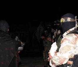 بالصور.. خنساء فلسطين"أم إبراهيم الدحدوح "تتفقد المرابطين على الثغور