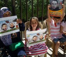 وقفة أمام الصليب الأحمر في البيرة ‫(1)‬