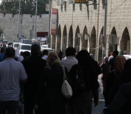 المصلين يتوافدون الى الاقصى في الجمعة الثانية من رمضان