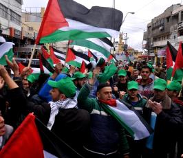 بالصورمسيرة للفصائل بغزة إحياءً ليوم الاسير ‫(1)‬