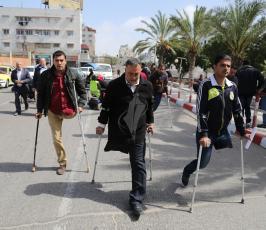 مجموعة دعم ذوي البتر في فلسطين تنظم وقفة امام المجلس التشريعي  ‫(1)‬ ‫‬