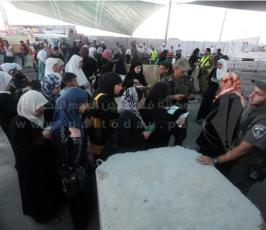  في الجمعة الاولى بشهر رمضان..آلاف المواطنين يزحفون نحو القدس لتأدية الصلاة