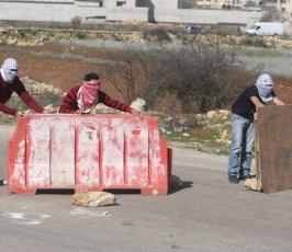 مواجهات بين شبان فلسطينيين وقوات الإحتلال أمام سجن عوفر