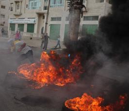 خاص فلسطين اليوم..مواجهات بين شبان فلسطينيين وقوات الاحتلال في قرية سلواد شرقي رام الله