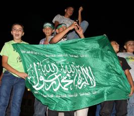احتفالات برام الله بنصر المقاومة بقطاع غزة بعد التوصل لإتفاق وقف اطلاق النار