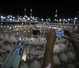 حجاج بيت الله يستعدون للوقوف بعرفة