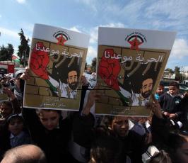 خاص فلسطين اليوم..طلاب المدارس يتضامنون مع الأسرى برام الله