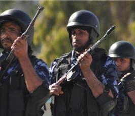 بالصور:وزارة الداخلية بغزة تخرج دورة شرطية بعنوان "مظلة الوطن"
