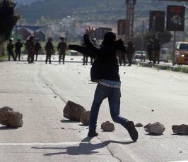 خاص فلسطين اليوم..مواجهات واعتقالات على حاجز حوارة بنابلس تضامناً مع الاسرى