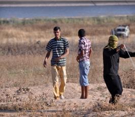بالصور:مواجهات بين الشبان الفلسطينيين و قوات الإحتلال شرق جباليا