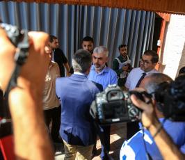 لقاء رئيس حركة حماس يحيى السنوار وبيتر ماورير رئيس اللجنة الدولية للصليب الأحمر في مدينة غزة ‫(1)‬ ‫‬