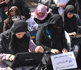 مجموعة شبابية تنظم فعالية بعنوان افتحوا المعبر تطالب مصر بفتح معبر رفح