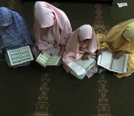 أطفال غزة يقضون إجازتهم فى تعليم القرأن الكريم