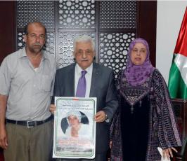  الرئيس عباس يلتقي عائلة الشهيد محمد ابو خضير في مقر الرئاسة برام الله