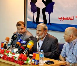 لقاء يجمع د. محمود الزهار بعدد من الصحفيين فى صحيفة فلسطين