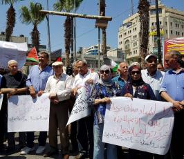 وقفة وسط رام الله رفضا لزيارة موفد الإدارة الأمريكية  ‫(1)‬