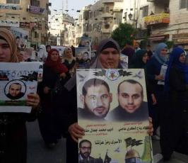 مسيرة تضامنية مع الأسيرين عاصي و مفارجة في رام الله ‫(1)‬ ‫‬