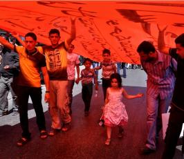 بالصور:في فلسطين.. العمال يحتفلون بيومهم العالمي على طريقتهم الخاصة