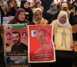 اعتصام اهالى الاسرى ووقفة بانتصار الشيخ خضر عدنان ‫(1)‬ ‫‬