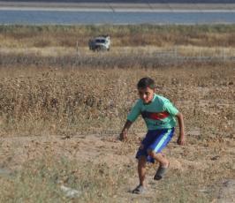 بالصور:مواجهات بين الشبان الفلسطينيين و قوات الإحتلال شرق جباليا