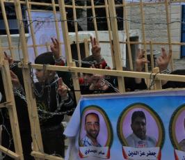 أطفال الجنازير