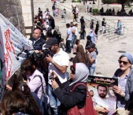 أطفال القدس يرسمون لمدينتهم وللأسرى بباب العامود