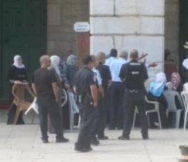 اعتقال 4 سيدات من المسجد الاقصى واشتباكات على بوابات المسجد
