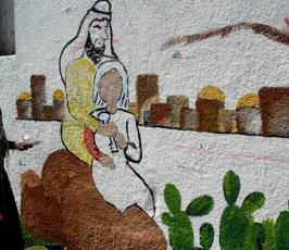 شبان وشابات بغزة يرسمون جداريات بذكرى يوم النكبة