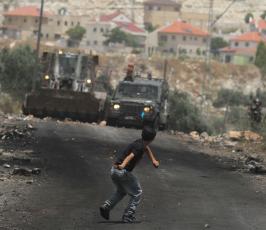 خاص فلسطين اليوم..قوات الاحتلال تقمع مسيرة كفر قدوم المنددة بالاستيطان