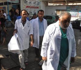 الجهاد تنظم لجان طبية لتقديم الفحوصات والأدوية للمشردين في مراكز الإيواء