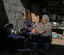  سكان منطقة نهر البارد فى جنوب القطاع ‫(38732301)‬ ‫‬