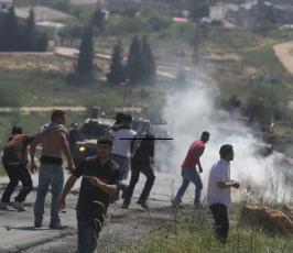 خاص فلسطين اليوم..مواجهات عنيفة بين شبان فلسطينيين وقوات الاحتلال على مدخل سلواد شرقي رام الله