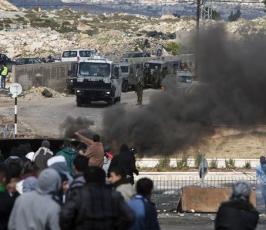 اشتباكات بين قوات الاحتلال وشبان فلسطينيين بحى الرام بالضفة الغربية