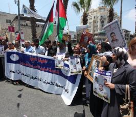 مسيرة وسط رام الله للتضامن مع الأسرى الأردنيين المضربين عن الطعام في سجون الاحتلال