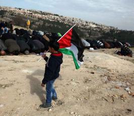 خاص فلسطين اليوم..نشطاء فلسطينيون يعودون إلى باب الكرامة شمال غرب القدس المحتلة