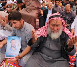 الجهاد الاسلامي تقيم صلاة الجمعة امام مقر الصليب الاحمر بغزة تضامنا مع الاسرى في سجون الاحتلال ‫(38076954)‬ ‫‬