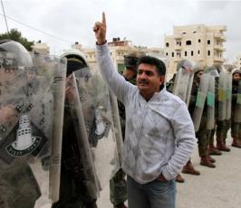 نحْـن لا نبَـالى بأى نَوعٍ من التهْديد فهمّتنَـا من فلسطــين أضــحَت كالحَديد حضّر الأكفَان يا صهيُون وانظُر مثْواكَ قد أتَى يومُ الوعيد