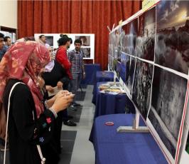 عدسة "فلسطين اليوم" في معرض الصور والكاريكاتور في الجامعة الإسلامية بغزة
