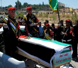 جنازة عسكرية تتستقبل روافد شهداء غزة