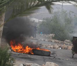 خاص فلسطين اليوم..مواجهات بين شبان فلسطينيين وقوات الاحتلال في قرية سلواد شرقي رام الله