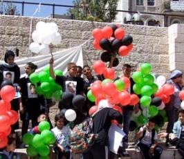 أطفال القدس يرسمون لمدينتهم وللأسرى بباب العامود