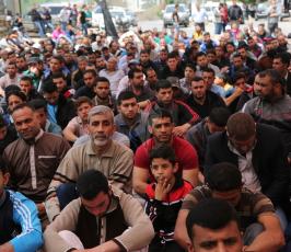  صلاة الجمعة امام مقر الصليب الاحمر بغزة تضامنا مع الاسرى في سجون الاحتلال ‫(39649800)‬ ‫‬