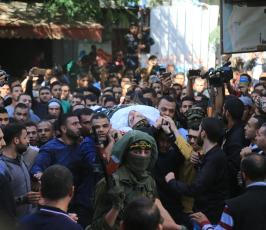  تشييع جثامين شهداء سرايا القدس وكتائب القسام في البريج ودير البلح والقرارة وخانيونس (19)