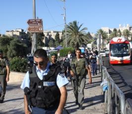 تدفق عشرات الالاف من المصلين على القدس القديمة لاداء صلاة الجمعة