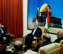 لقاء إسماعيل هنية بوفد من حماس وفتح لمناقشة مستجدات المصالحة الفلسطينية